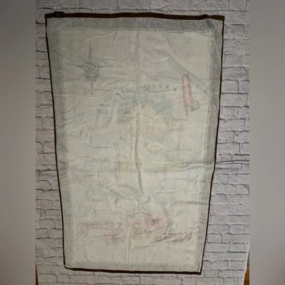 Tommy Bahama Vintage Island Map Bath/Beach Sheet 66x40. - soft and absorbent.
